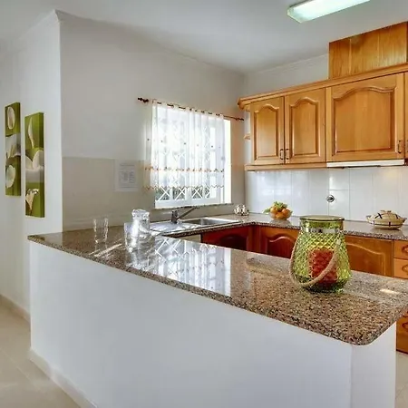 Sleeps 6 Pool Air Con Wifi *