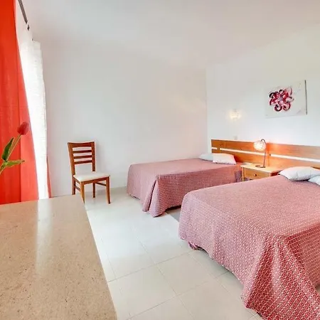 Sleeps 6 Pool Air Con Wifi וילה *