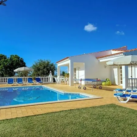 Sleeps 6 Pool Air Con Wifi