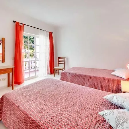 Sleeps 6 Pool Air Con Wifi