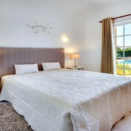 Sleeps 6 Pool Air Con Wifi Terras Novas